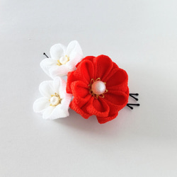 Uピン３本セット 朱赤×白丸花＊つまみ細工＊髪飾り/七五三/成人式/卒業式/和装/着物/袴/花びら5枚 1枚目の画像