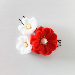 Uピン３本セット 朱赤×白丸花＊つまみ細工＊髪飾り/七五三/成人式/卒業式/和装/着物/袴/花びら5枚 5枚目の画像