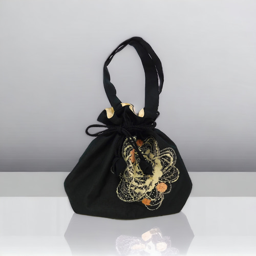 三つの黒シリーズ）ぷっくり可愛い手提げ巾着（夏の紗の着物リメイク 