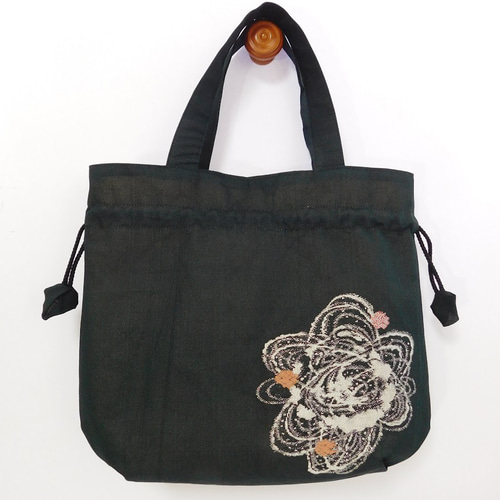 三つの黒シリーズ）ぷっくり可愛い手提げ巾着（夏の紗の着物リメイク 