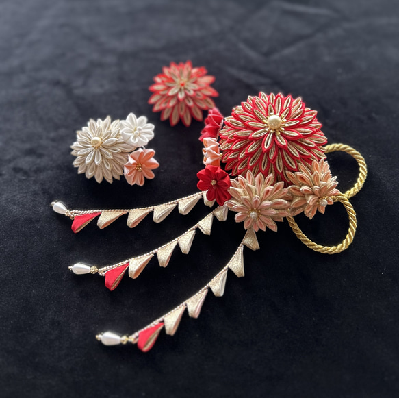つまみ細工髪飾り 成人式、ご婚礼、卒業式髪飾り（赤、白、ゴールド