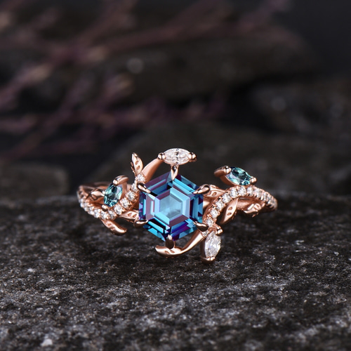 ユニークなリーフ リング 6 月の誕生石 アレキサンドライト