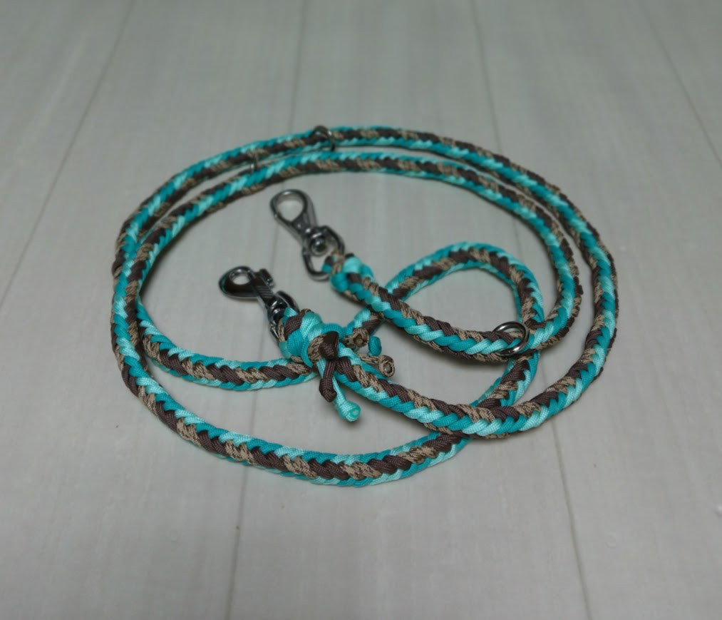 パラコードカフェリード　大型犬用　ヘリンボーン編み（全長150ｃｍ）お揃いのチョーカーと共に