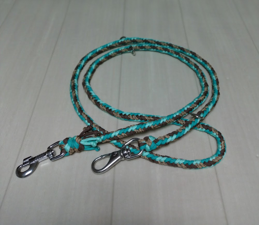 パラコードカフェリード　大型犬用　ヘリンボーン編み（全長150ｃｍ）お揃いのチョーカーと共に