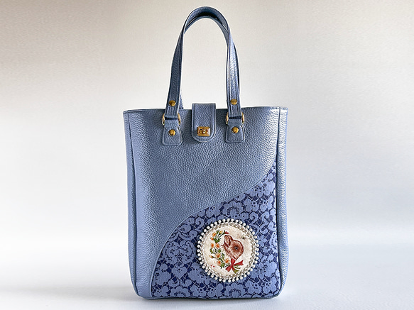 期間限定セール】横向きうさぎの絵柄・爽やかなサックスブルーの革の