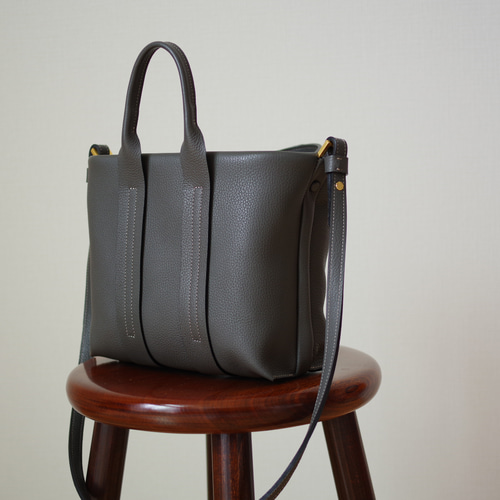 かしわぎ。 仕切りファスナー付き2wayトートバッグ トートバッグ Hazuki