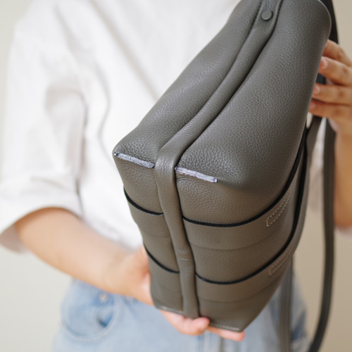 かしわぎ。 仕切りファスナー付き2wayトートバッグ トートバッグ Hazuki