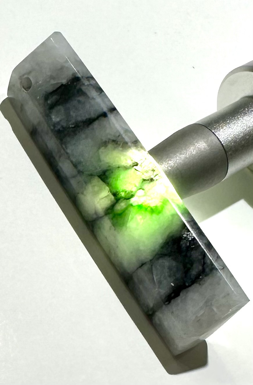 極品霊石　糸魚川最上級ロウカン翡翠　龍宮門柱