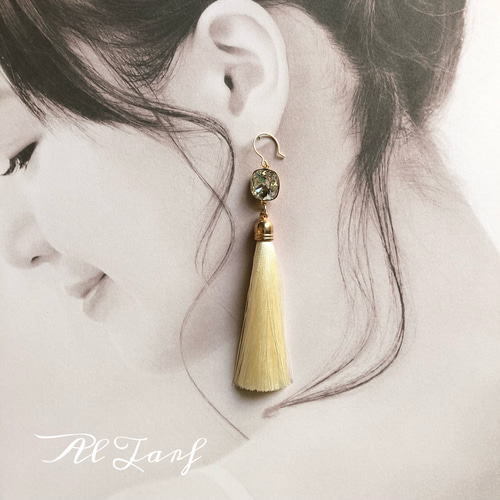 クリスタル&オフホワイト ロングタッセルのピアス/イヤリング ピアス 