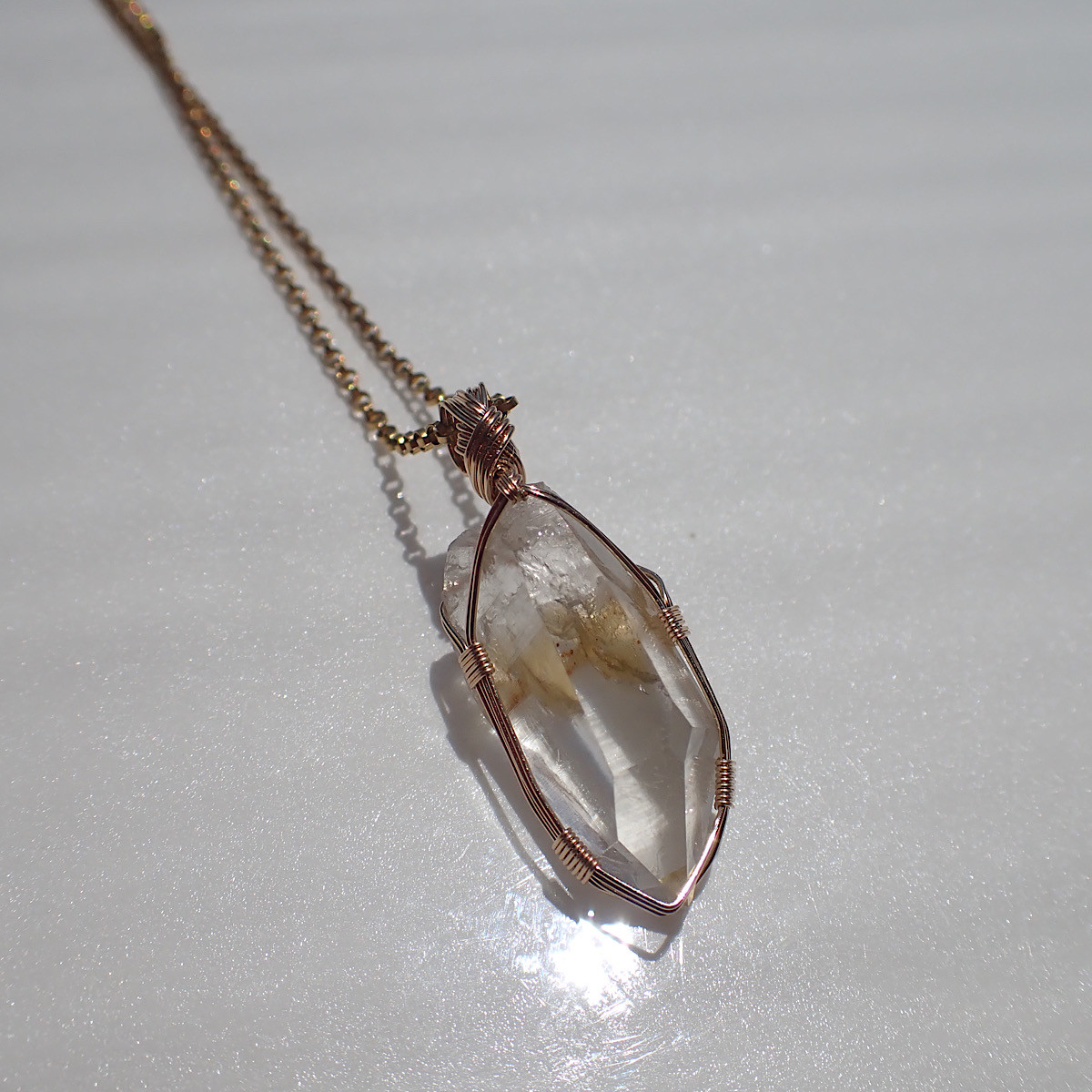 女神巻き®︎小さな乙女水晶《山梨県乙女鉱山》のペンダントトップ