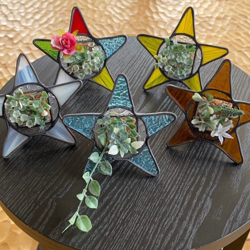匿名配送 小物入れ 五芒星 足付きステンドグラス風アクセサリーボックス 星 魔女 ステンドグラストレー「五芒星」 その他インテリア雑貨 suumin