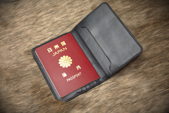 受注製作】全て手縫い イタリアンレザー 本牛革 パスポート