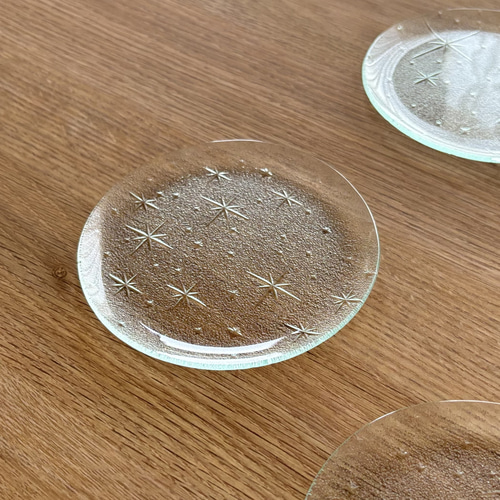 昭和型板ガラスのレトロな丸いお皿 星 小皿 h+ 通販 17703052｜Creema