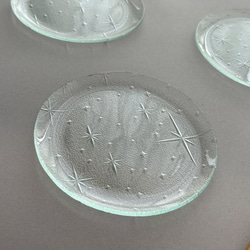 昭和型板ガラスのレトロな丸いお皿 星 小皿 h+ 通販 17703052｜Creema