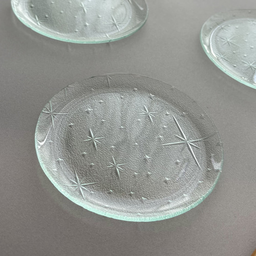 昭和型板ガラスのレトロな丸いお皿 星 小皿 h+ 通販 17703052｜Creema