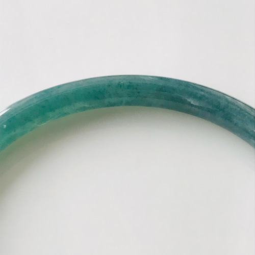 ◎天然石☆氷種ジェイド(翡翠) 『内径約55.8mm』・バングル・腕輪 天然石瑪瑙バングル 青空漂花バングル 貴重 腕輪内径58mm 冰