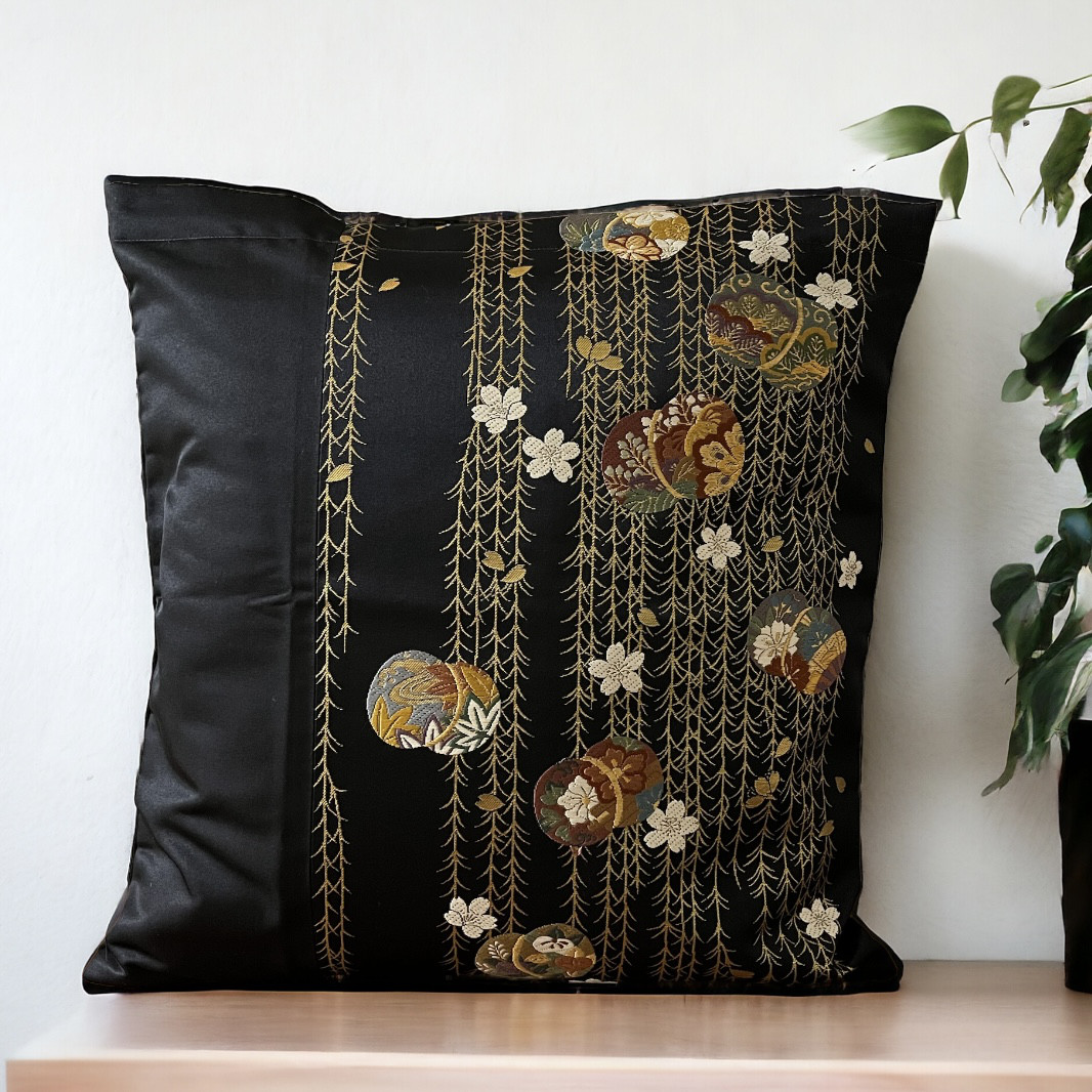 【売却済】金彩正絹袋帯リメイククッションカバー１枚 売却済】金彩正絹袋帯リメイククッションカバー1枚 売却済】金彩正絹