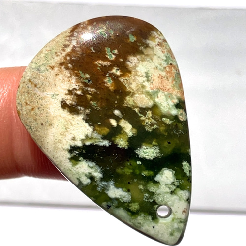 穴あきクロムカルセドニー[24] 33x23mm 26Cts ルース ／天然石