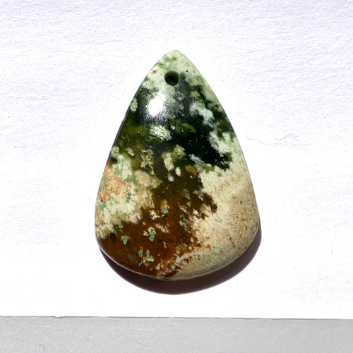 穴あきクロムカルセドニー[24] 33x23mm 26Cts ルース ／天然石