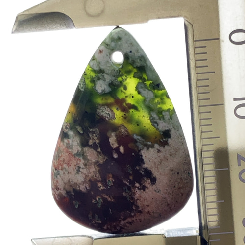 穴あきクロムカルセドニー[24] 33x23mm 26Cts ルース ／天然石