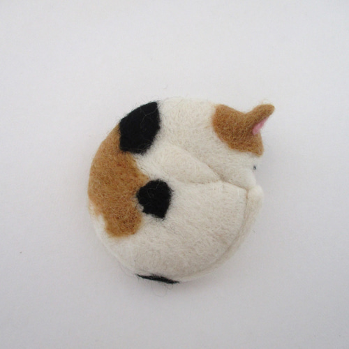 羊毛フェルト まる猫（三毛）座布団付き 羊毛フェルト はる 通販