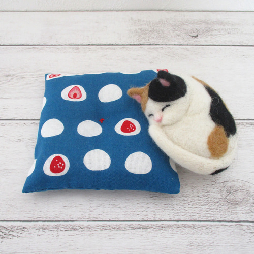 羊毛フェルト】ほのぼの親子猫* 3匹* 座布団付き