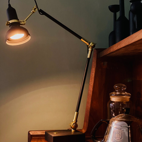 全銅北欧風/黄銅レトロな卓上ランプ/リビングルーム・寝室用の卓上