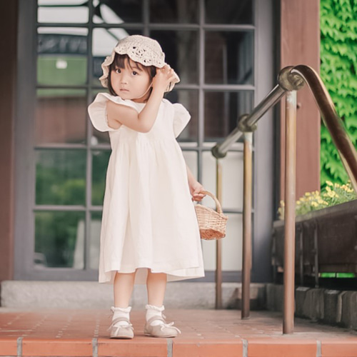 ☆SALE☆生成りのフリル袖ワンピース《100cmサイズのみ》 女の子