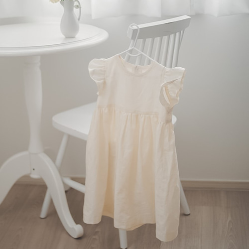 ☆SALE☆生成りのフリル袖ワンピース《100cmサイズのみ》 女の子