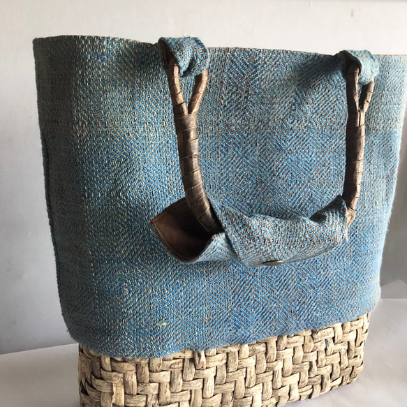 菱形綾織り、正藍染と柿渋染の胡桃かごバッグ/持ち手カバー付き かご