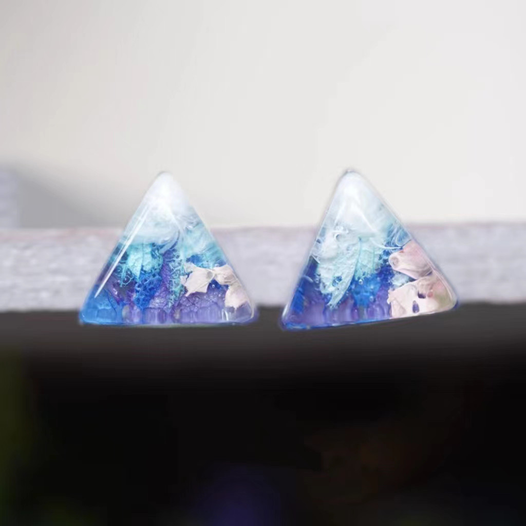 ハンドメイド 山の色 いアジサ イヤリング ピアス スタッド シルバー925 樹脂 誕生日記念日 プレゼント 5,015円