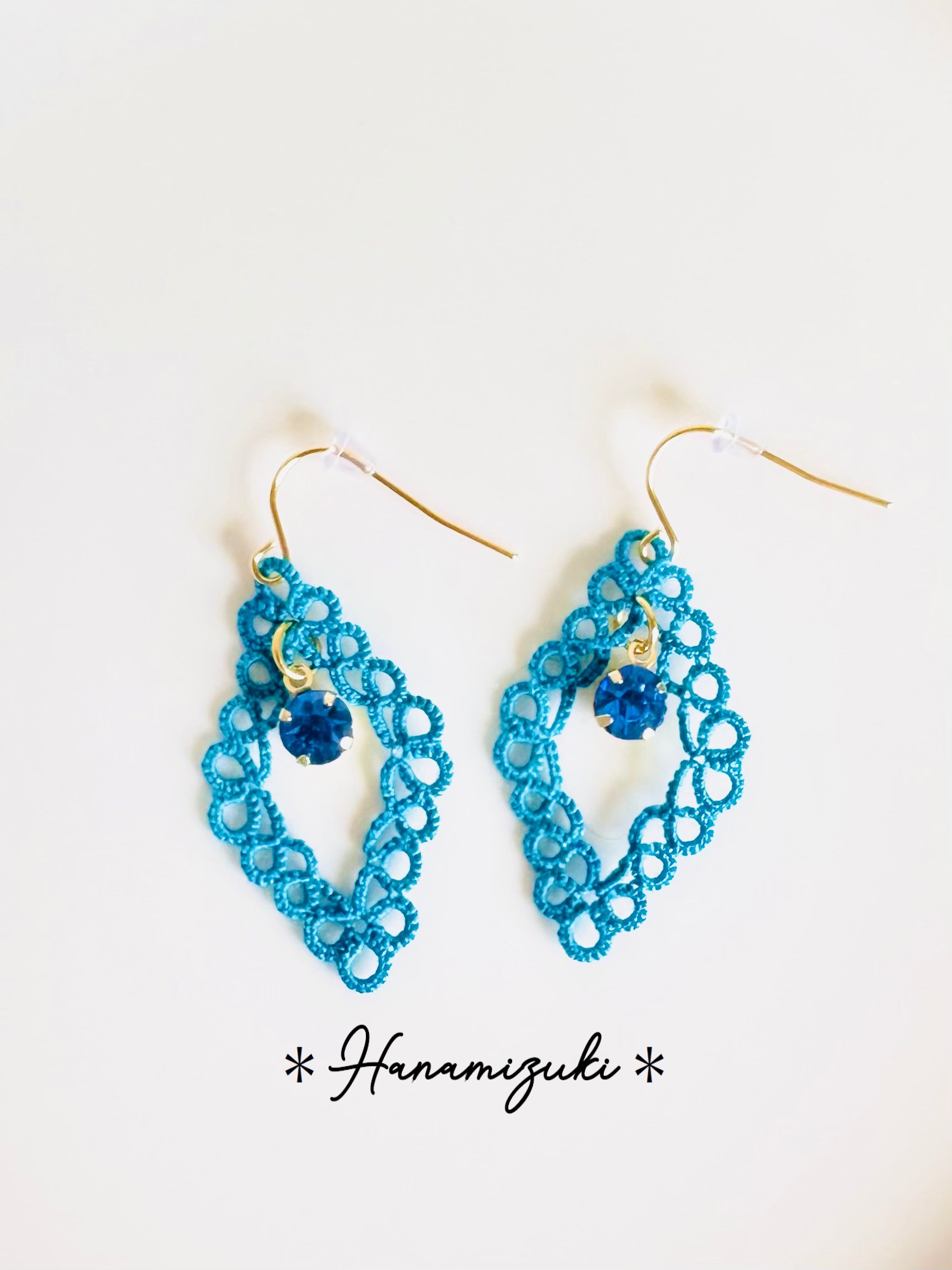 タティングレースとビジューのピアス ブルー ピアス（フック・チェーン