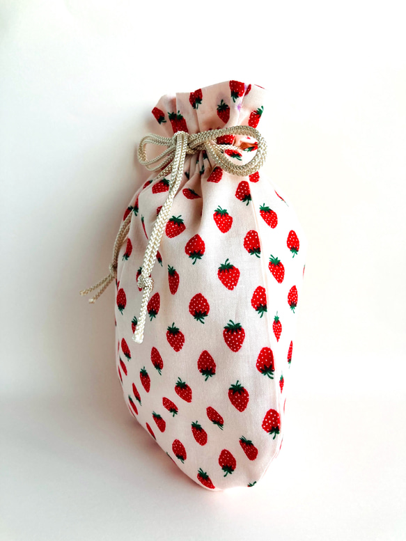 ♬旅行アイテム2024♬ 手縫いの巾着袋 いちご柄 ピンク 大 ☆☆日帰り・お泊まりの旅行にもお勧めです☆☆ 人気・おすすめ｜売れ筋商品・話題商品におすすめ コスパ重視 安心配送 スピーディーにお届け
