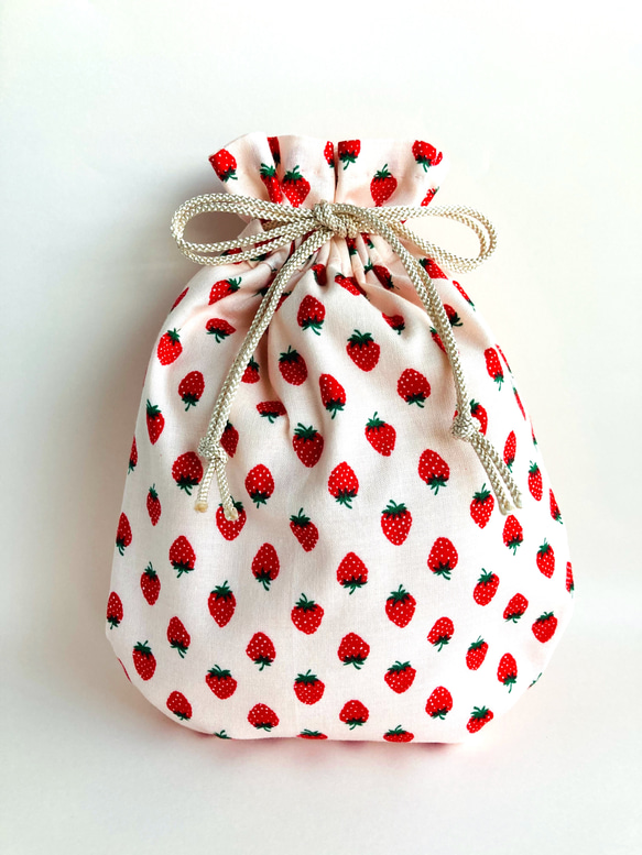 ♬旅行アイテム2024♬ 手縫いの巾着袋 いちご柄 ピンク 大 ☆☆日帰り・お泊まりの旅行にもお勧めです☆☆ 人気・おすすめ｜売れ筋商品・話題商品におすすめ コスパ重視 安心配送 スピーディーにお届け