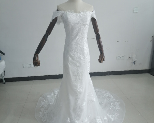 フランス風 ウェディングドレス 繊細レース オフショルダー 結婚式  