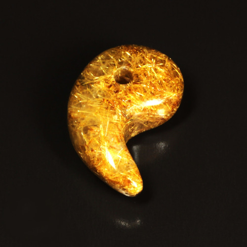 存在感が凄い】一点物 タイガールチルクォーツ 勾玉 Mr133 虎目