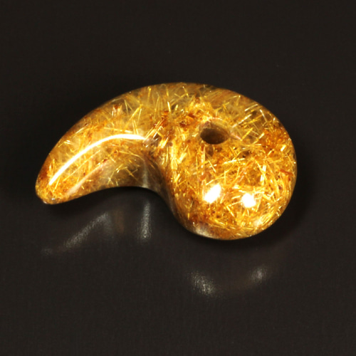 存在感が凄い】一点物 タイガールチルクォーツ 勾玉 Mr133 虎目