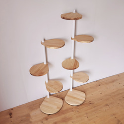 角にも置けるしずくのスタンドシェルフ 3段タイプ【ホワイト N】 / 360度回転 / 隅置き 花 植木 /  完成品 5枚目の画像