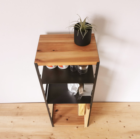 高さ調節の出来る 無垢材とアイアンのシェルフ アイアン棚板 / ライトブラウン / W32×D23×H83cm / 4枚目の画像