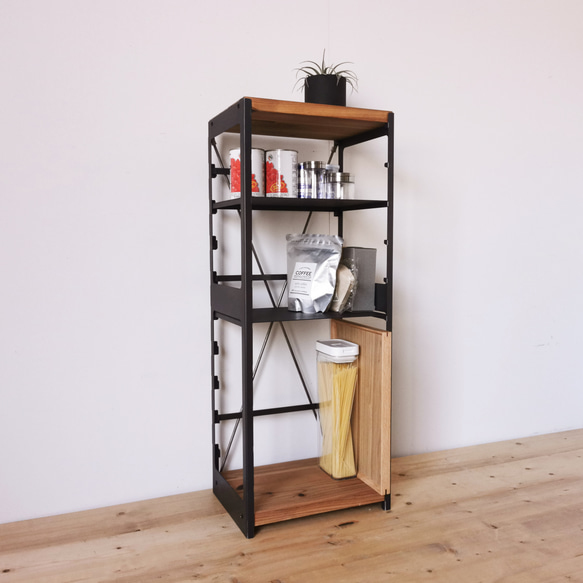 高さ調節の出来る 無垢材とアイアンのシェルフ アイアン棚板 / ライトブラウン / W32×D23×H83cm / 1枚目の画像