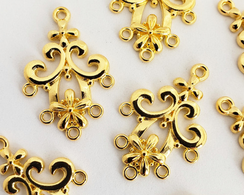 8個 コネクター 花 繋ぎ オリエンタル パーツ チャーム/ゴールド