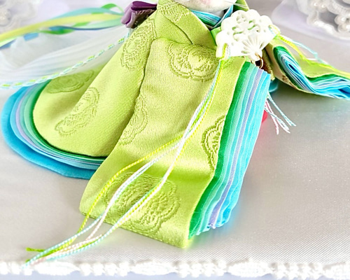 749 小さな着せ替えお着物〈お姫様〉十二単 正絹西陣織萌黄地木瓜に