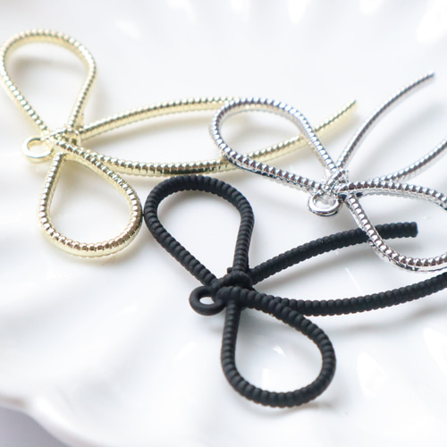 4個☆新色レッド追加！大ぶりリボンチャーム ゴールド シルバー