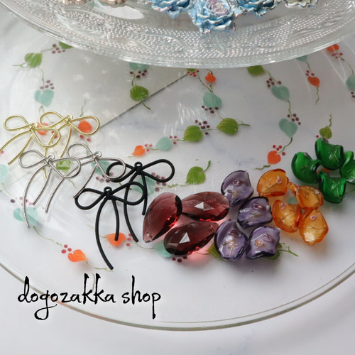 4個☆新色レッド追加！大ぶりリボンチャーム ゴールド シルバー