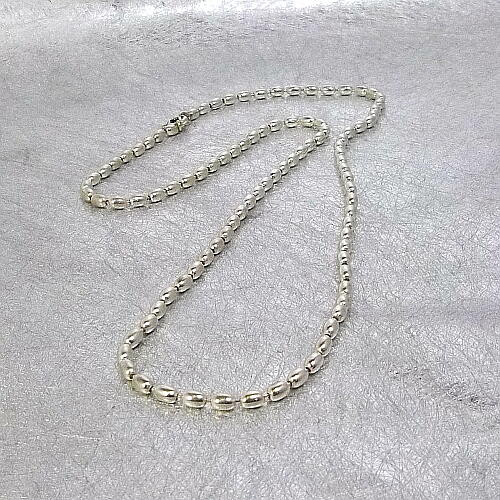 送料無料！とってもお洒落なオーバルボール・シルバー925製ネックレス