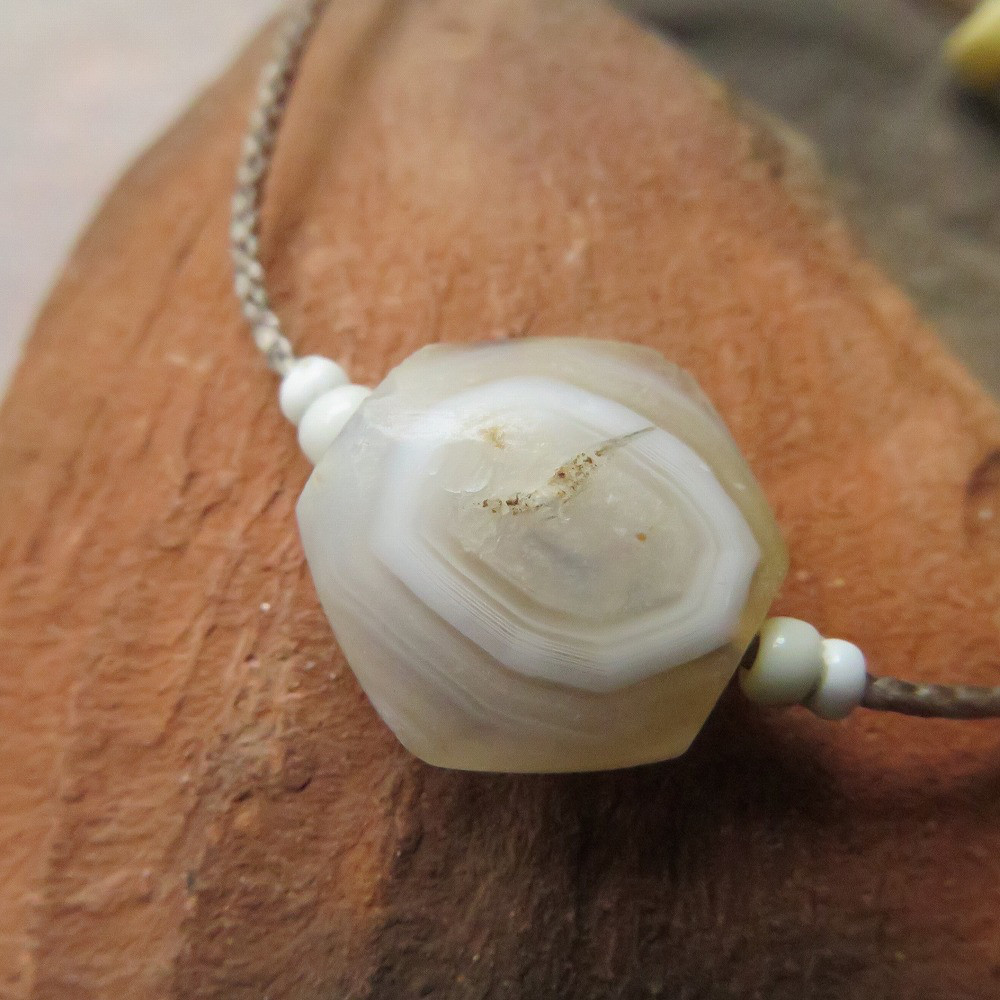 アンティーク　古代瑪瑙　白　＋　インドパシフィックビーズ　白　＆　黄　ブレスレット　千世 chitose