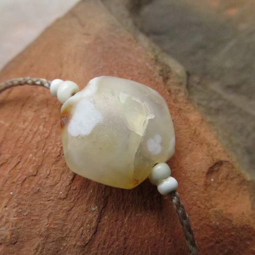 アンティーク 古代瑪瑙 白 ＋ インドパシフィックビーズ 白 ＆ 黄