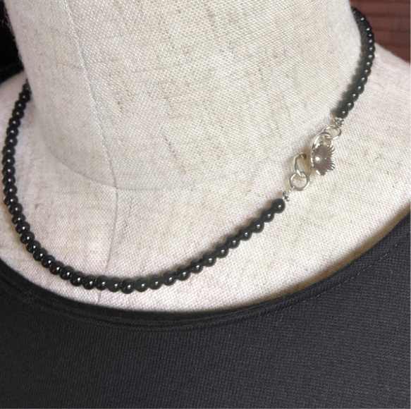 blackオニキス＊＊＊ネックレス＊＊＊花モチーフ留め具＊カレン 