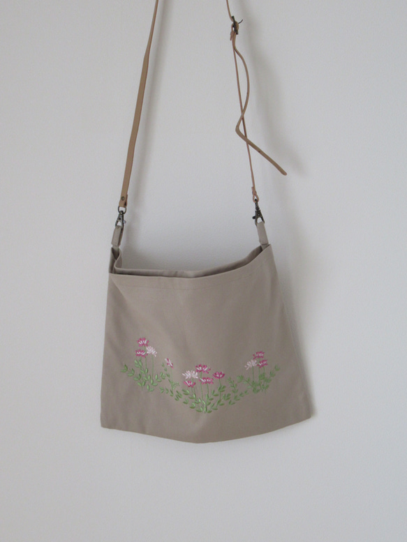 刺繍入りショルダーバッグ 蓮華草の頃2 ショルダーバッグ nagi-p 通販