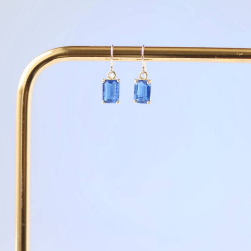 14kgf カイヤナイトのスクエアピアス ロイヤルブルー ギフト 金属